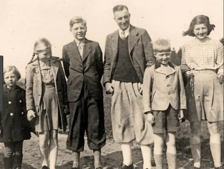 Foto Cäsar von Hofacker mit seinen Kindern 1944